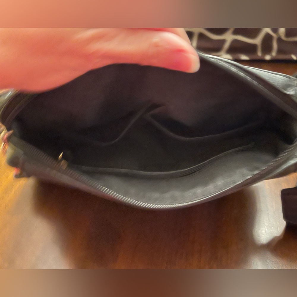 🖤 Black Crossbody Bag 🖤 - Picture 7 of 8
